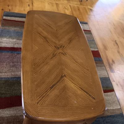 STYLISH LIFT STORAGE COFFEE TABLE AND AREA RUG