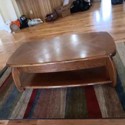 STYLISH LIFT STORAGE COFFEE TABLE AND AREA RUG
