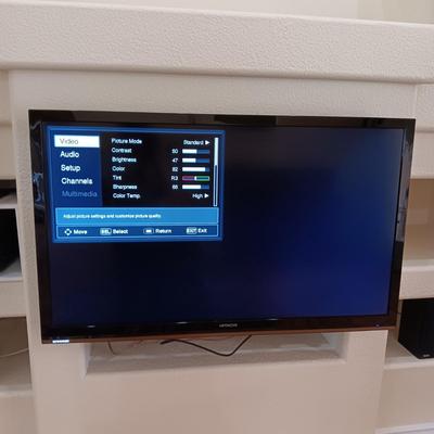 50" HITACHI ULTRAVISION TV WITH REMOTE AND WALL MOUNT