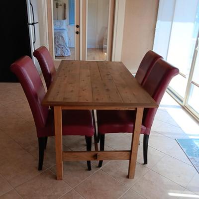 KNOTTY RUSTIC WOODEN TABLE WITH 4 VINYL COVERED CHAIRS