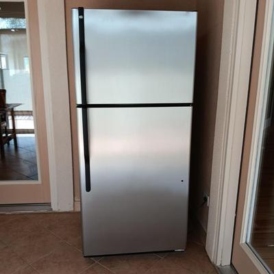 GE STAINLESS STEEL REFRIGERATOR WITH ICEMAKER (CONTENTS NOT INCLUDED)