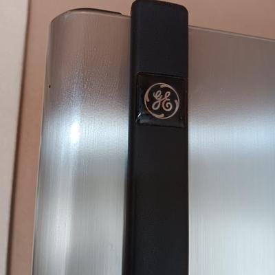 GE STAINLESS STEEL REFRIGERATOR WITH ICEMAKER (CONTENTS NOT INCLUDED)