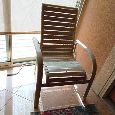 2 LIKE NEW PATIO CHAIRS AND 2 RUGS