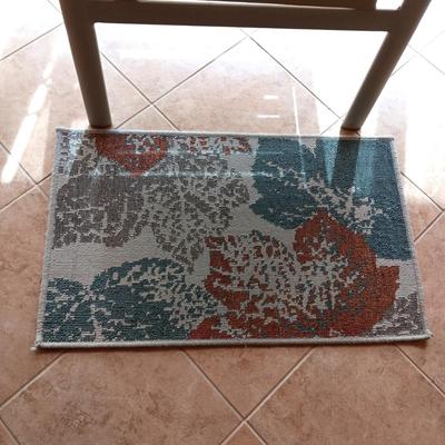 2 LIKE NEW PATIO CHAIRS AND 2 RUGS
