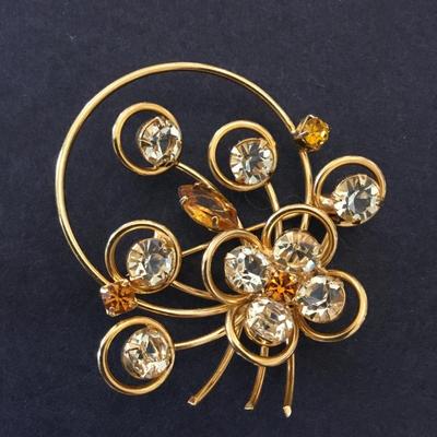 Gorgeous, vintage, crystal rhinestone, gold toned, excellent condition brooch