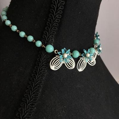 Duane 1950s vintage turquoise and white enamel flower, choker style necklace