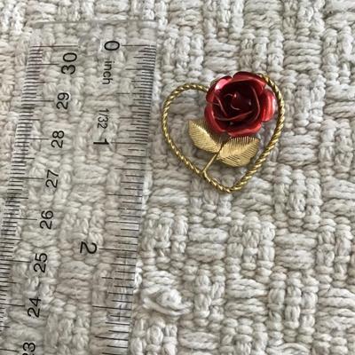 Pretty rose heart pendent