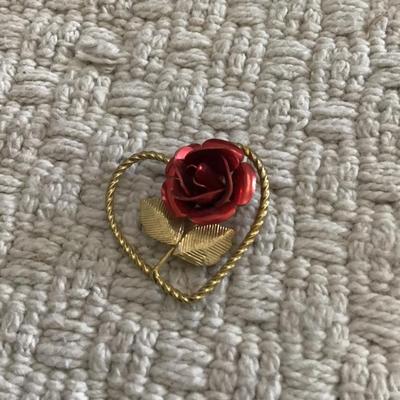 Pretty rose heart pendent