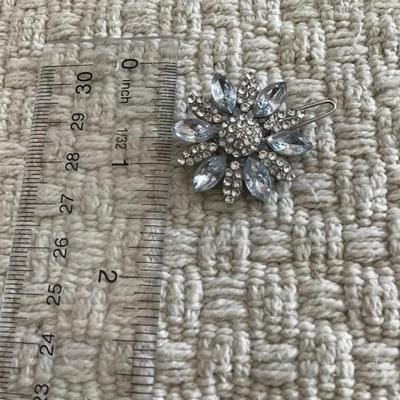 Pretty vintage flower hairpin