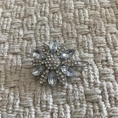 Pretty vintage flower hairpin