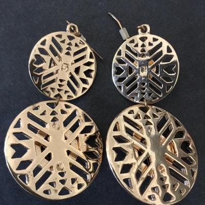 Very nice gold tone dangle statement earrings