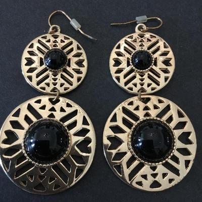 Very nice gold tone dangle statement earrings