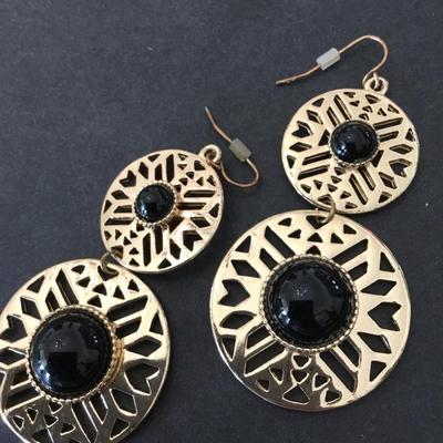 Very nice gold tone dangle statement earrings