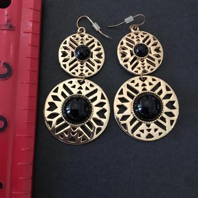 Very nice gold tone dangle statement earrings