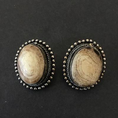 Beautiful vintage Silvertone chunky semi precious clip on earrings