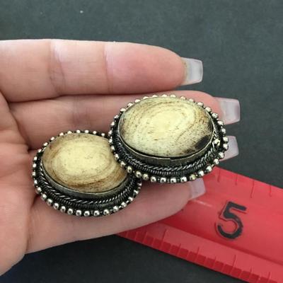 Beautiful vintage Silvertone chunky semi precious clip on earrings