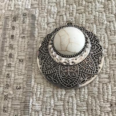 Big chunky fashion pendant with faux stone