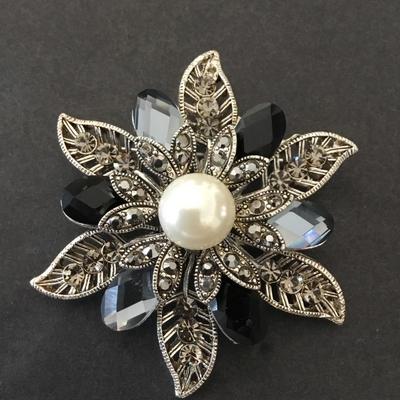 Large statement brooch very beautiful very nice