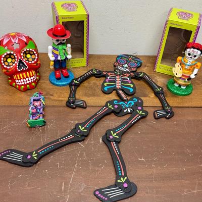 Halloween Day of the Dead Dia De Los Muertos Nutcraackers Skelton, Skull, and house figurine