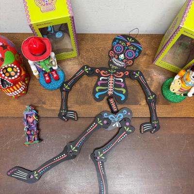 Halloween Day of the Dead Dia De Los Muertos Nutcraackers Skelton, Skull, and house figurine