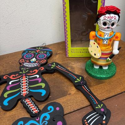 Halloween Day of the Dead Dia De Los Muertos Nutcraackers Skelton, Skull, and house figurine