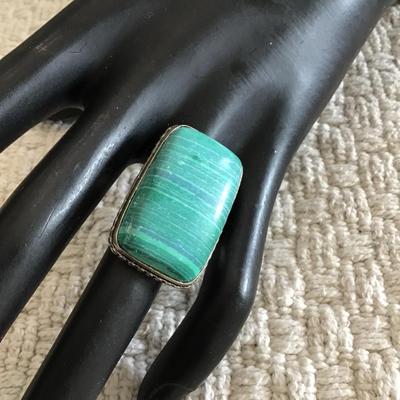 Pretty green malachite gemstone 925 ring