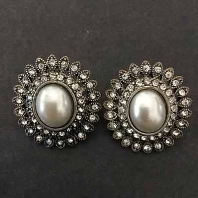 Cute vintage, faux, pearl rhinestone earrings