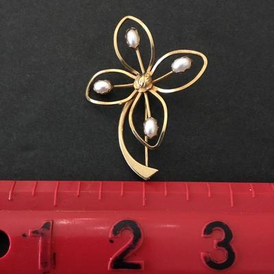 Beautiful vintage 12 karat gold filled brooch