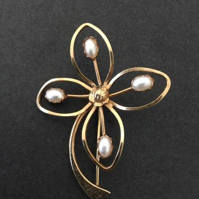 Beautiful vintage 12 karat gold filled brooch