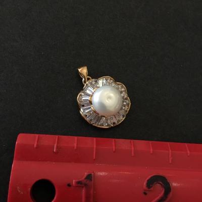 Beautiful, crystal genuine pearl, 18 karat gold plated, gorgeous pendant