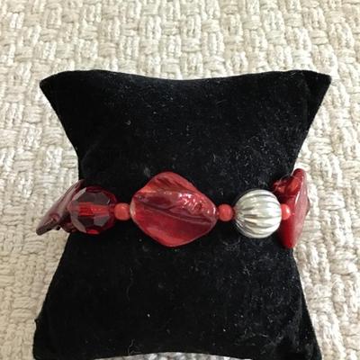 Pretty red beaded stretch bracelet