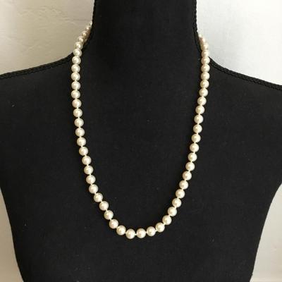 Beautiful vintage, Talbots faux pearl, classic elegant necklace