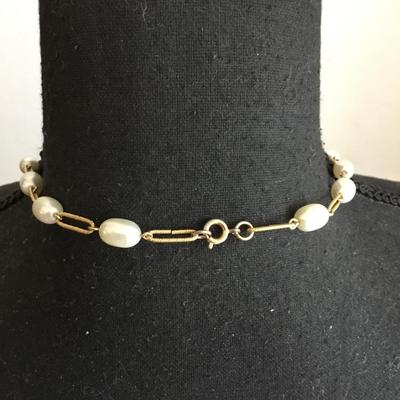 Beautiful vintage, faux pearl long necklace