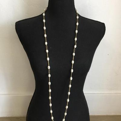 Beautiful vintage, faux pearl long necklace
