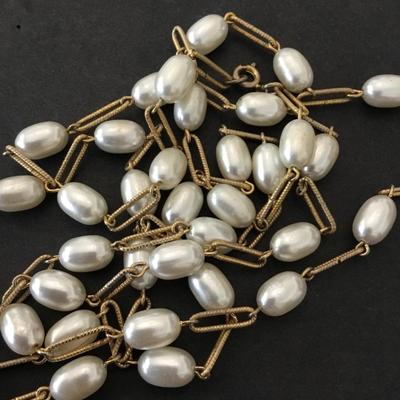 Beautiful vintage, faux pearl long necklace