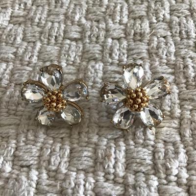 Beautiful crystal flower stud earrings