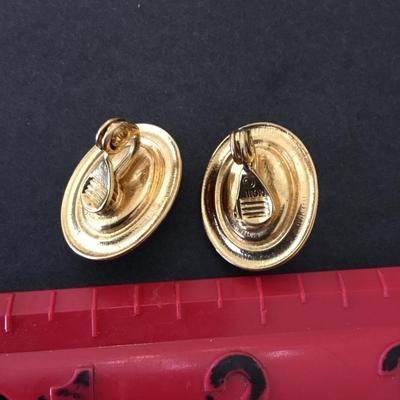 Vintage Monet clip on earrings