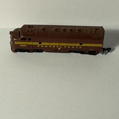 Athearn HO Scale EMD F7A Diesel Locomotive Pennsylvania 9508