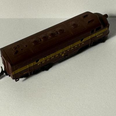 Athearn HO Scale EMD F7A Diesel Locomotive Pennsylvania 9508