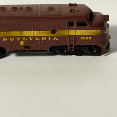 Athearn HO Scale EMD F7A Diesel Locomotive Pennsylvania 9508