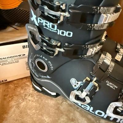 Ski Closet Lot to Incl: Volkl, Soloman, Olin & More...