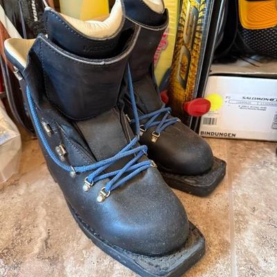 Ski Closet Lot to Incl: Volkl, Soloman, Olin & More...
