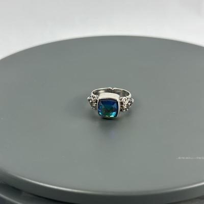 Lot 3: Sterling Silver Ring - 6g / Ring Size 5.5