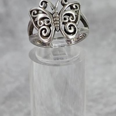 Lot 4: Sterling Silver Ring - 4g / Ring Size: 6.5