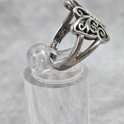 Lot 4: Sterling Silver Ring - 4g / Ring Size: 6.5