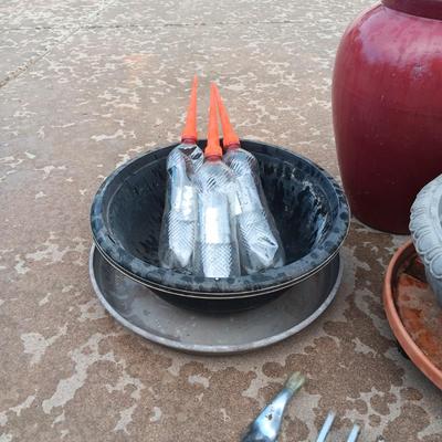 GARDEN TOOLS AND FLOWER POTS