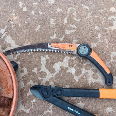 GARDEN TOOLS AND FLOWER POTS