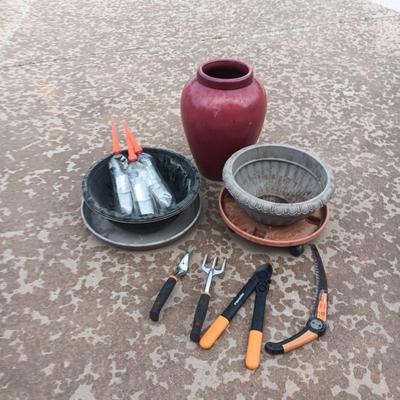 GARDEN TOOLS AND FLOWER POTS