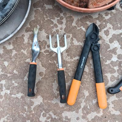 GARDEN TOOLS AND FLOWER POTS