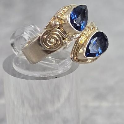 Lot 5: Sterling Silver Ring with Stones - 5g / Ring Size: 6.5